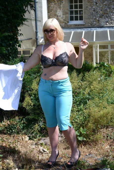 mamie ssbbw hurlant en solo haut xxx photo