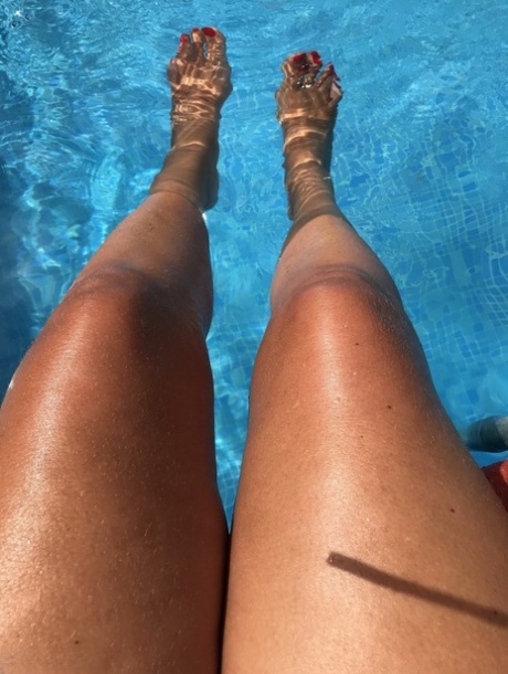 mamie jambes ouvertes selfie nue en haute qualité photo