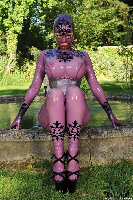 Latex Lucy étoile magnifique galerie