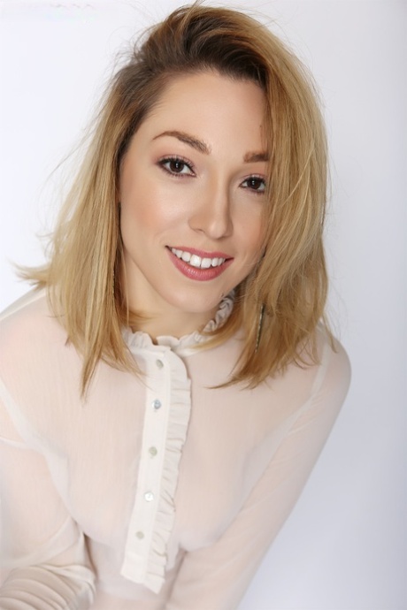 Lily LaBeau modèle chaud img