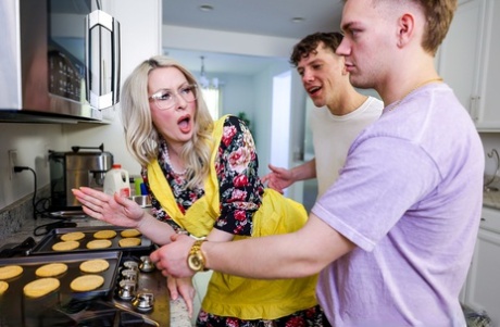 femmes plus âgées sucer des hommes plus âgés chaud nu image